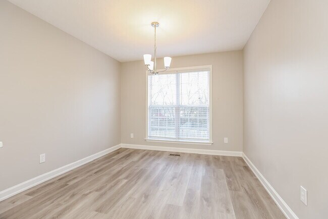 Building Photo - 721 Shandale Dr