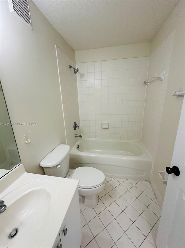 Building Photo - 1251 SE 28th Ct