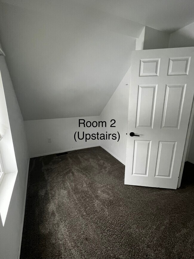 Building Photo - 313 Victoria Ave