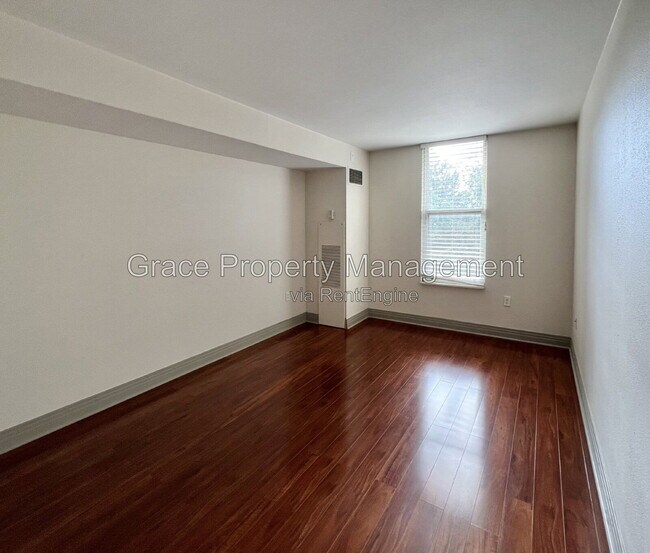 Building Photo - 601 W 11th Ave