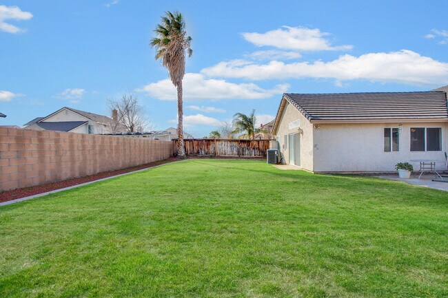 Building Photo - 39458 Chantilly Ln