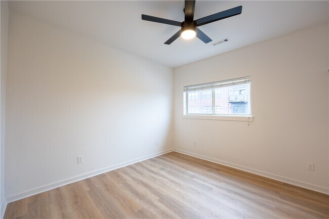 Building Photo - 300 SW 6th St