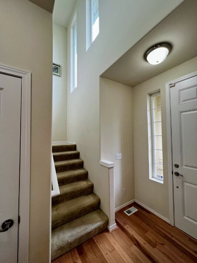 Building Photo - Pet Friendly 3 Bedroom in Campus Glen Neighborhood