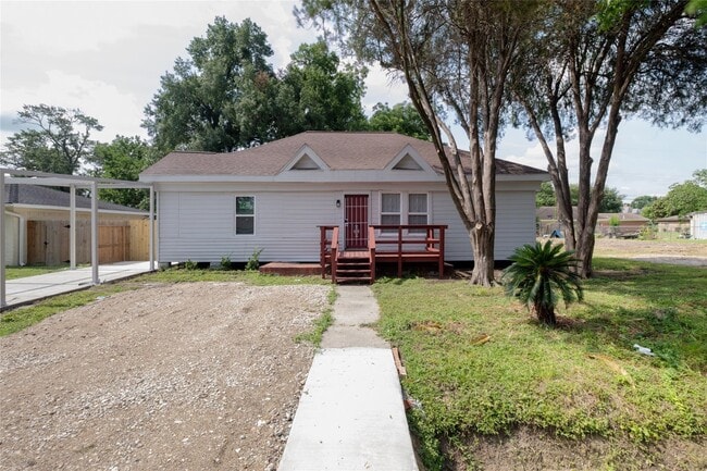 Building Photo - 2703 Areba St