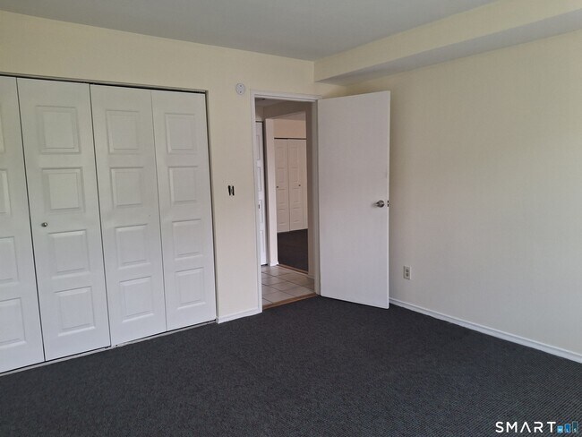 Building Photo - 393 Laurel Ave