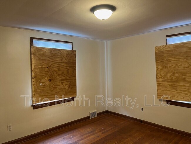 Building Photo - 432 Woodbury Ave