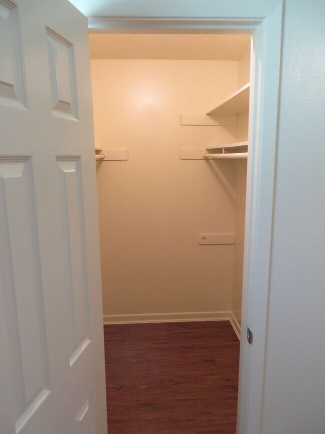 Building Photo - 2 bed 1 bath Duplex in Georgetown