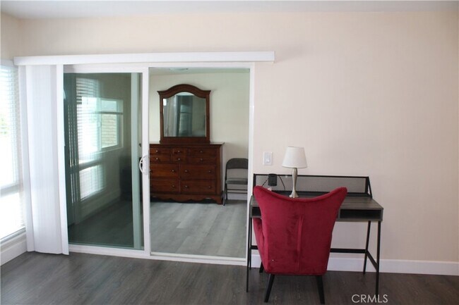 Building Photo - 761 W Country Hills Dr