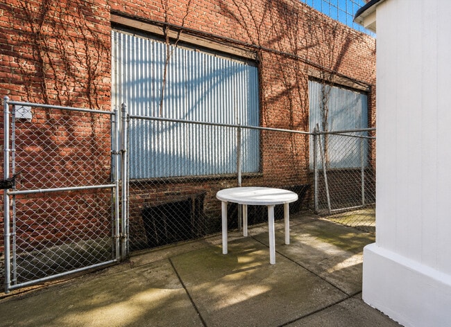 Building Photo - 45 N Lindenwood St