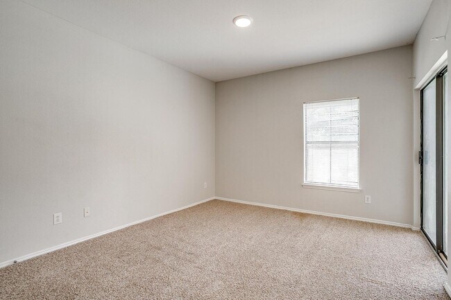 Building Photo - Nice 2 Bed, 2 Bath Second Story Condo Overlooking the Pool- 76107