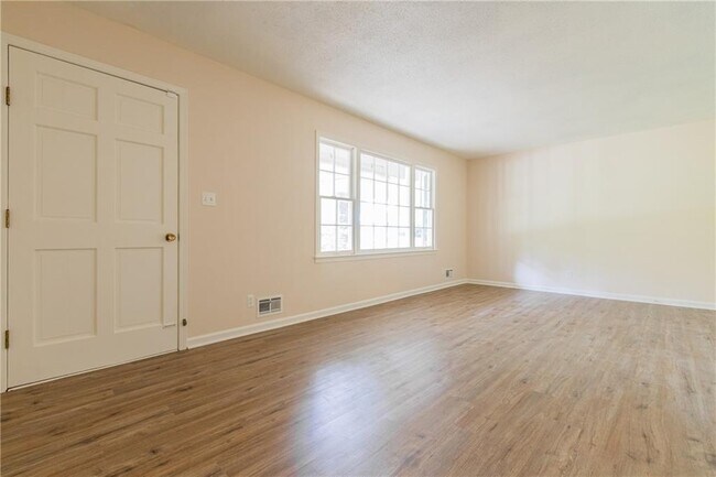 Building Photo - 3908 Bellair Dr