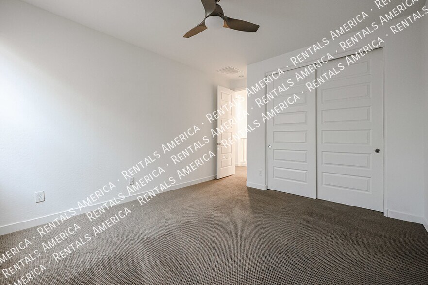Building Photo - 1051 E Armstrong Wy