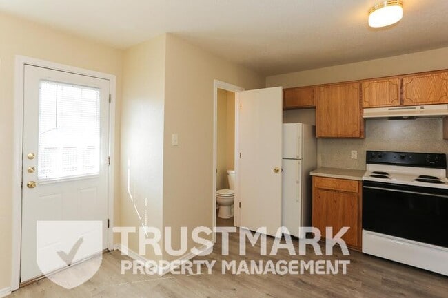 Building Photo - 4403 B Abigail