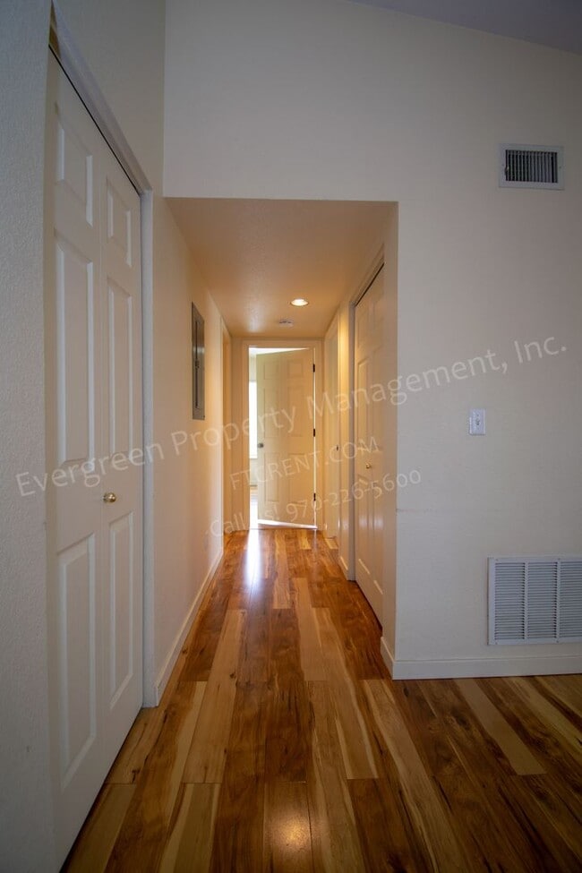 Building Photo - 1225 W Prospect Rd