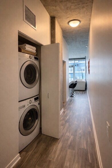 Building Photo - 1345 S Wabash Ave