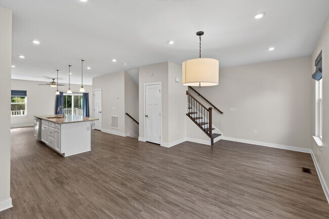 Building Photo - 949 Centurion Cir