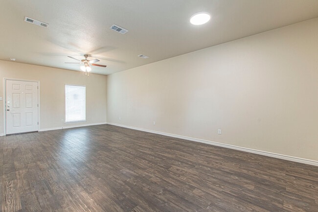 Building Photo - 3600 Barnacle Dr