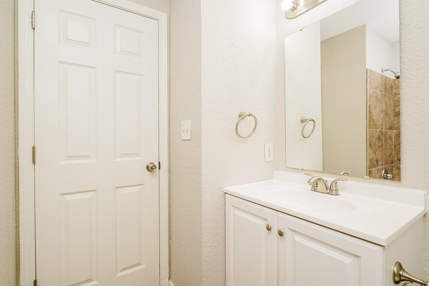 Building Photo - 7110 Tassel Meadow Dr