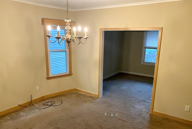 Building Photo - 611 Crown Ave