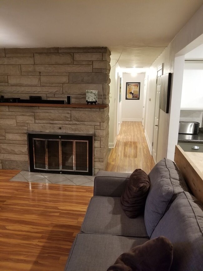 Building Photo - Beautiful Home Located in Historic Urbana