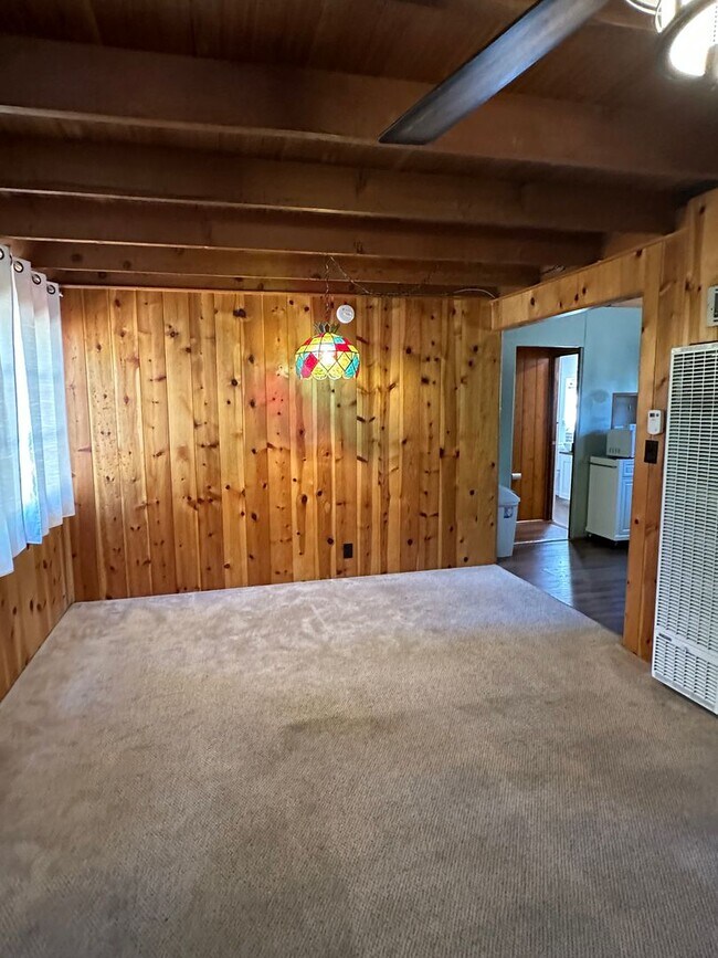 Building Photo - 3 Bedroom 1 Bath