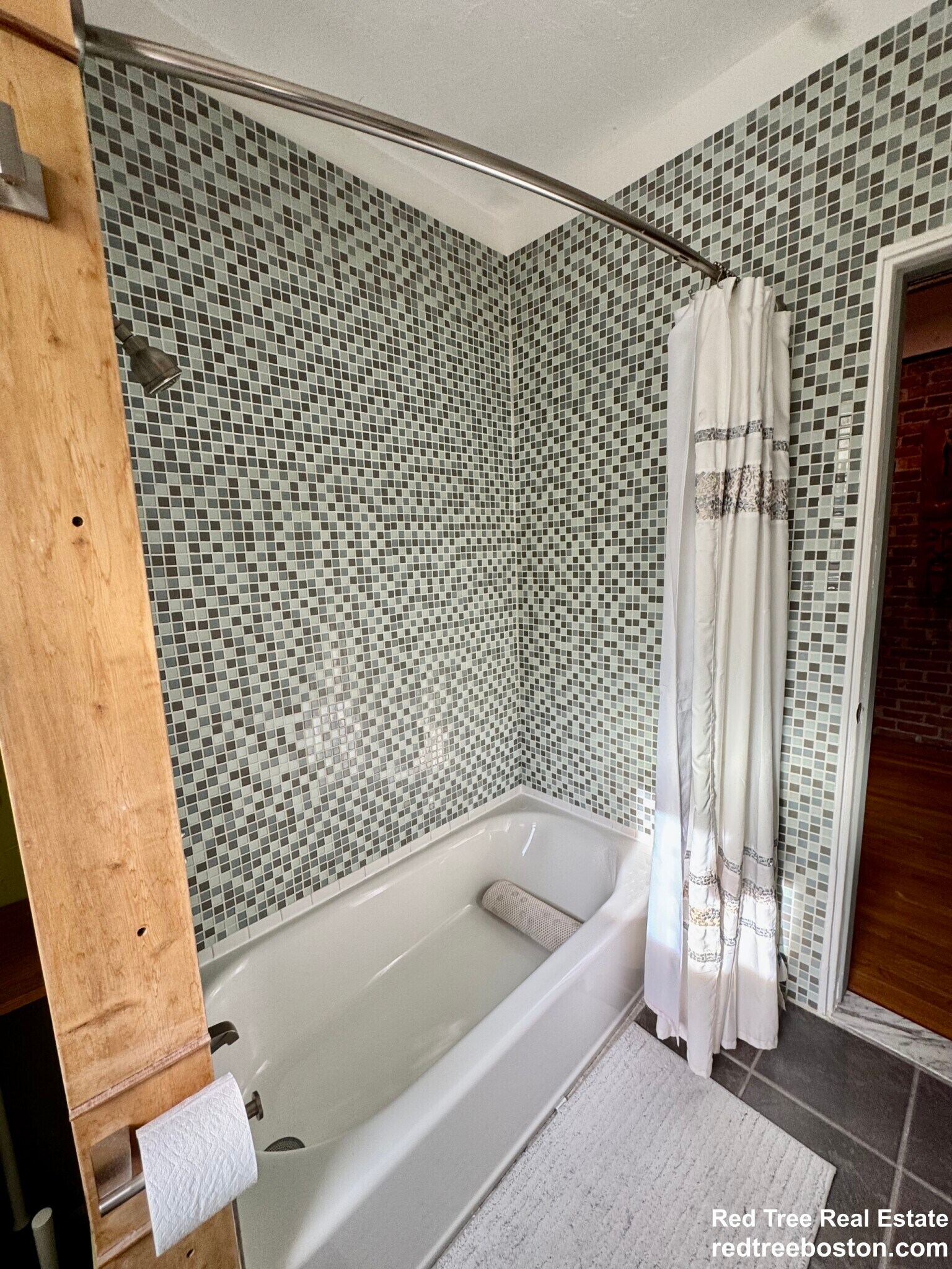 Building Photo - 48 Kent St