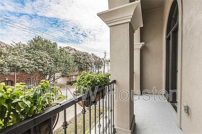 Building Photo - 5309 Blossom St