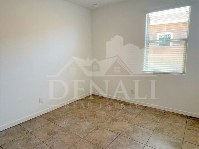 Building Photo - 4622 N 192nd Ln