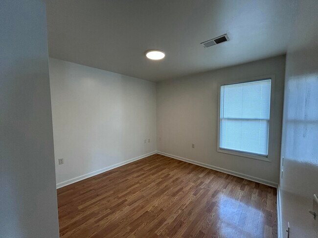 Building Photo - 10 Driftwood Cir