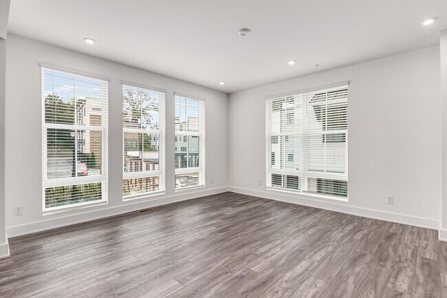 Building Photo - 1815 Gotham Ln NE