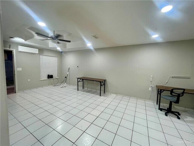 Building Photo - 144 Redwood Rd