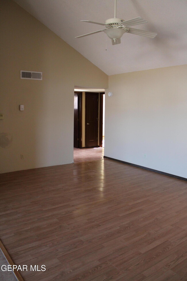 Building Photo - 1719 Bogart Pl