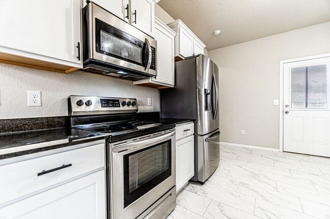 Building Photo - Newly built, 2 story home!