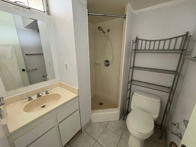 Building Photo - 8th Floor Golf Course View 2 Bed 2 Bath 1 ...
