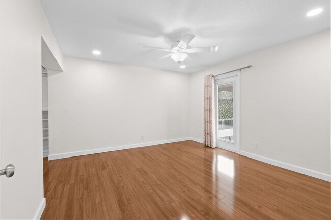 Building Photo - 244 Greymon Dr