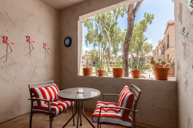 Building Photo - Two bedroom condo