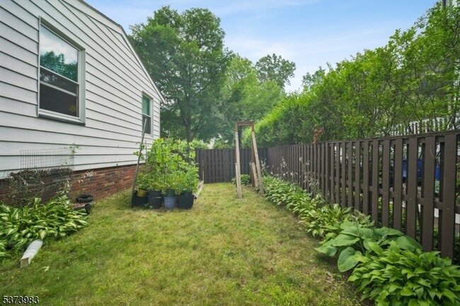 Building Photo - 124 Midland Ave