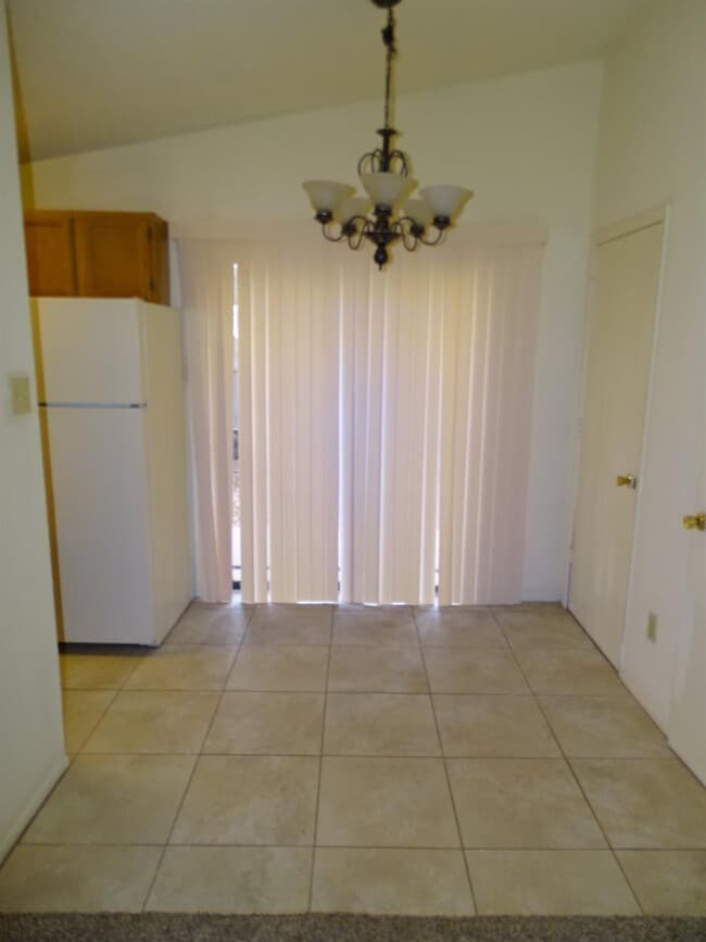 Building Photo - 212 N Troy Ave