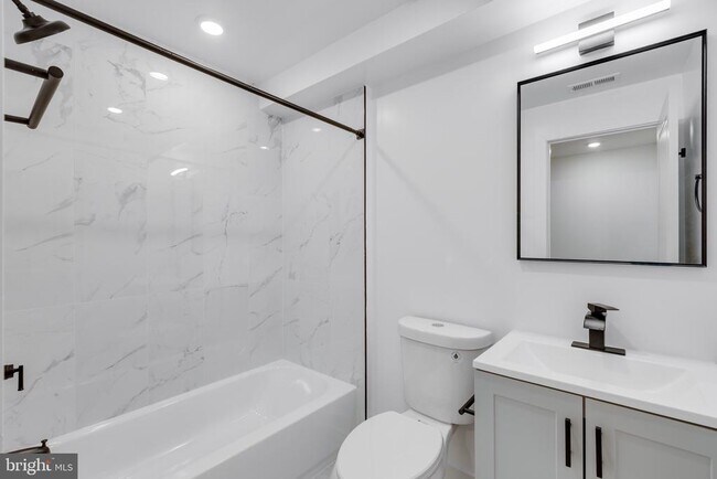 Building Photo - 1028 W Arizona St