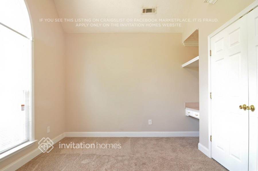 Building Photo - 6 Moss Ct