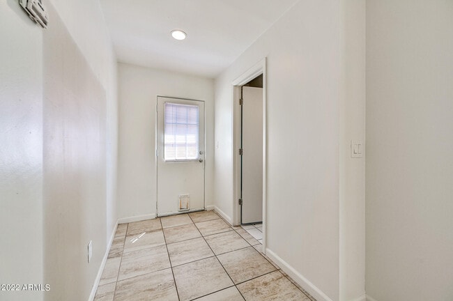 Building Photo - 3949 E Earll Dr