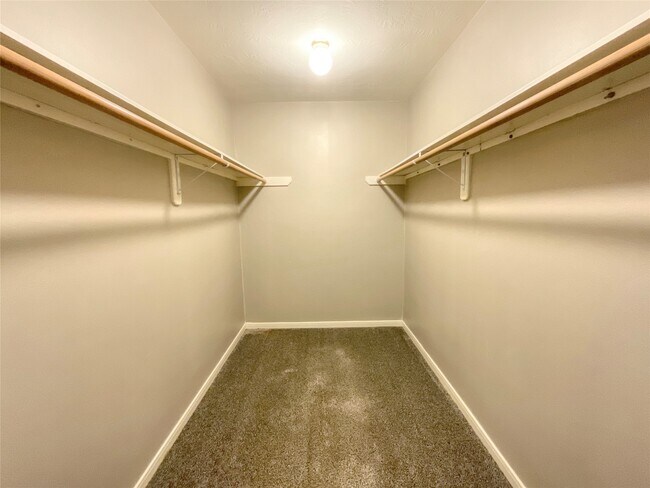 Building Photo - 9509 Dry Springs Dr