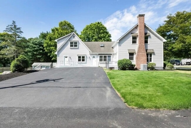 Primary Photo - 15 Melcher St