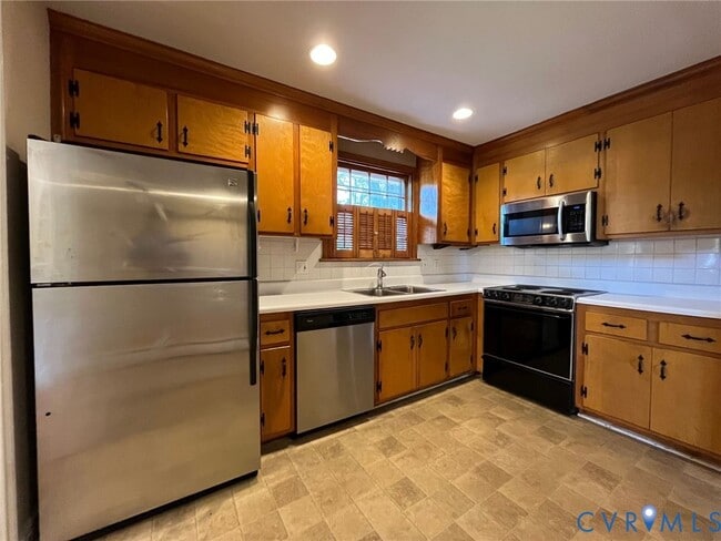 Building Photo - 9301 Newhall Rd