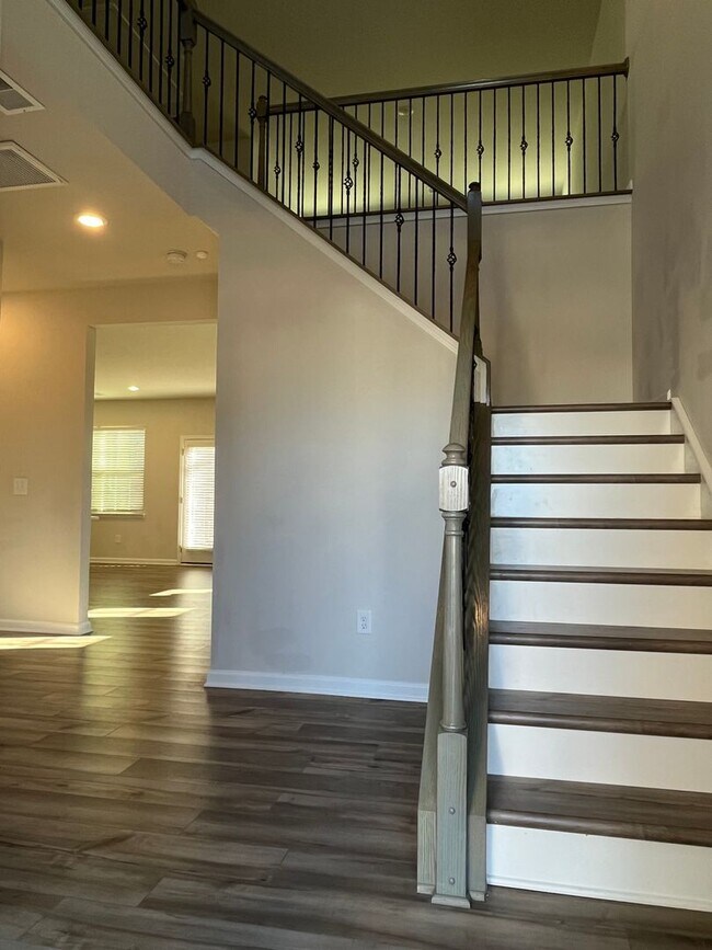 Building Photo - Newly Built 3 Bed + Loft Home in The Palis...