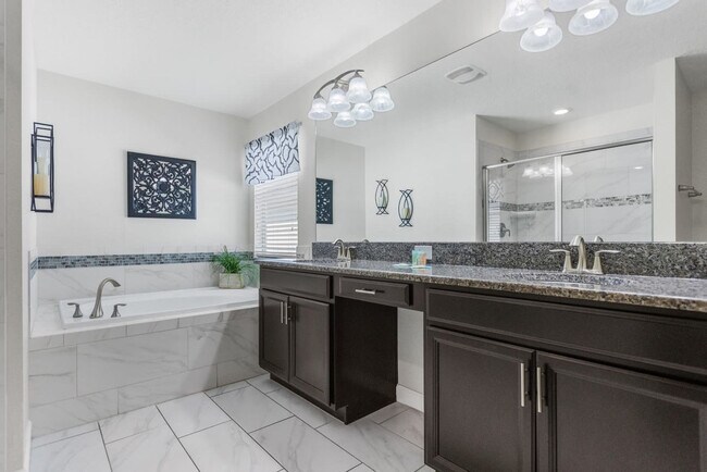 Building Photo - 4743 Kings Castle Cir