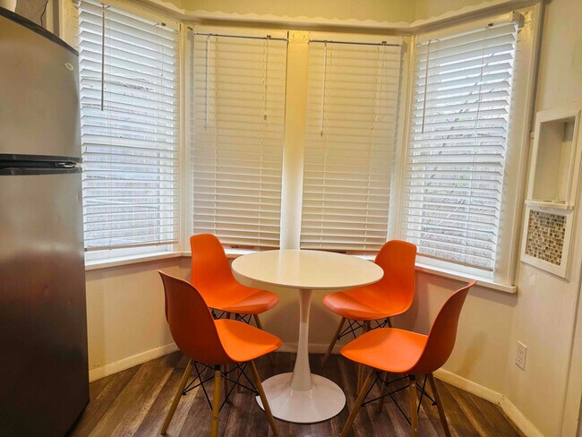 Building Photo - 1606 SW A Ave