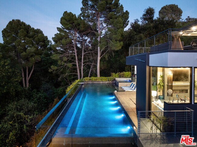 Building Photo - 3712 Broadlawn Dr