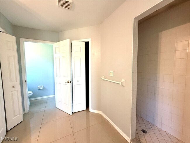 Building Photo - 2911 40th St SW