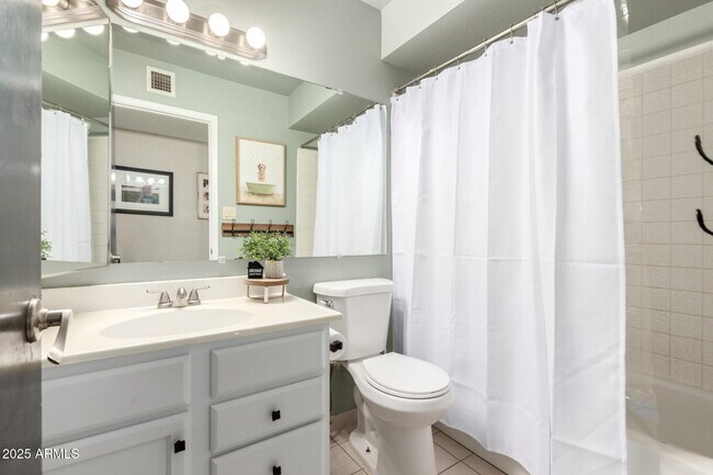 Building Photo - 2739 S Emerson Cir